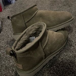 Size 8 Ultra Mini Uggs!
